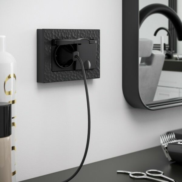 WERKEL Розетка двойная влагозащ. с зазем. с защит. крышками и шторками (черный матовый) W1172208